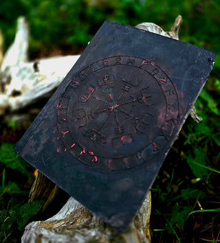 "Leiðarvísir til Hamingju" Notebook/Journal