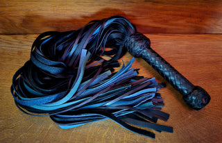 "Winterdrift" Flogger